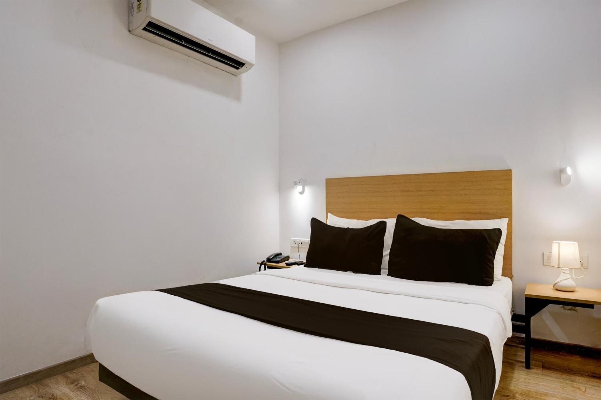 Super Townhouse Akota Vadodara Exterior photo