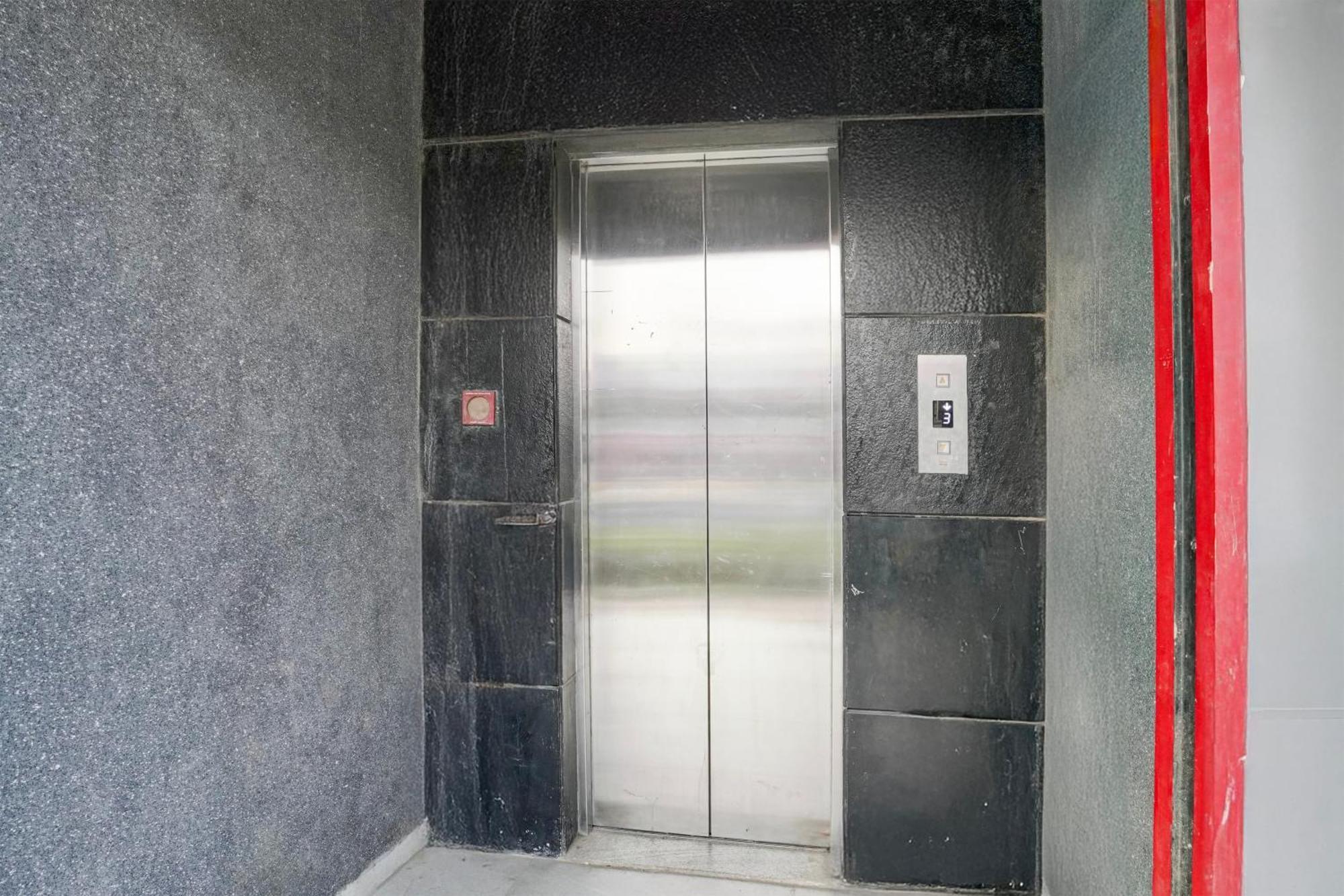 Super Townhouse Akota Vadodara Exterior photo