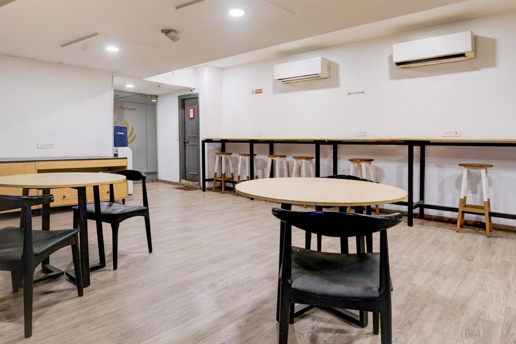 Super Townhouse Akota Vadodara Exterior photo