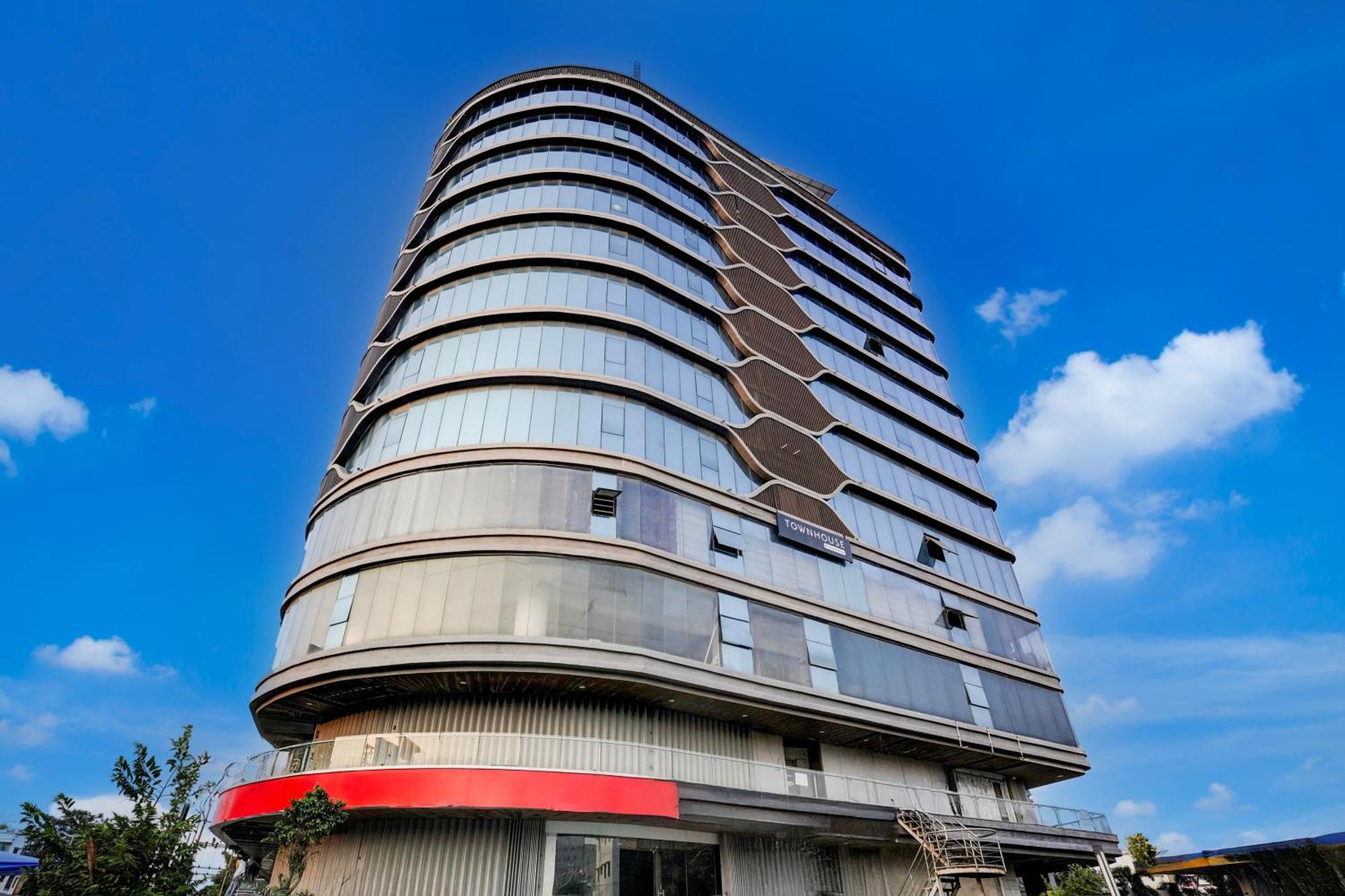Super Townhouse Akota Vadodara Exterior photo